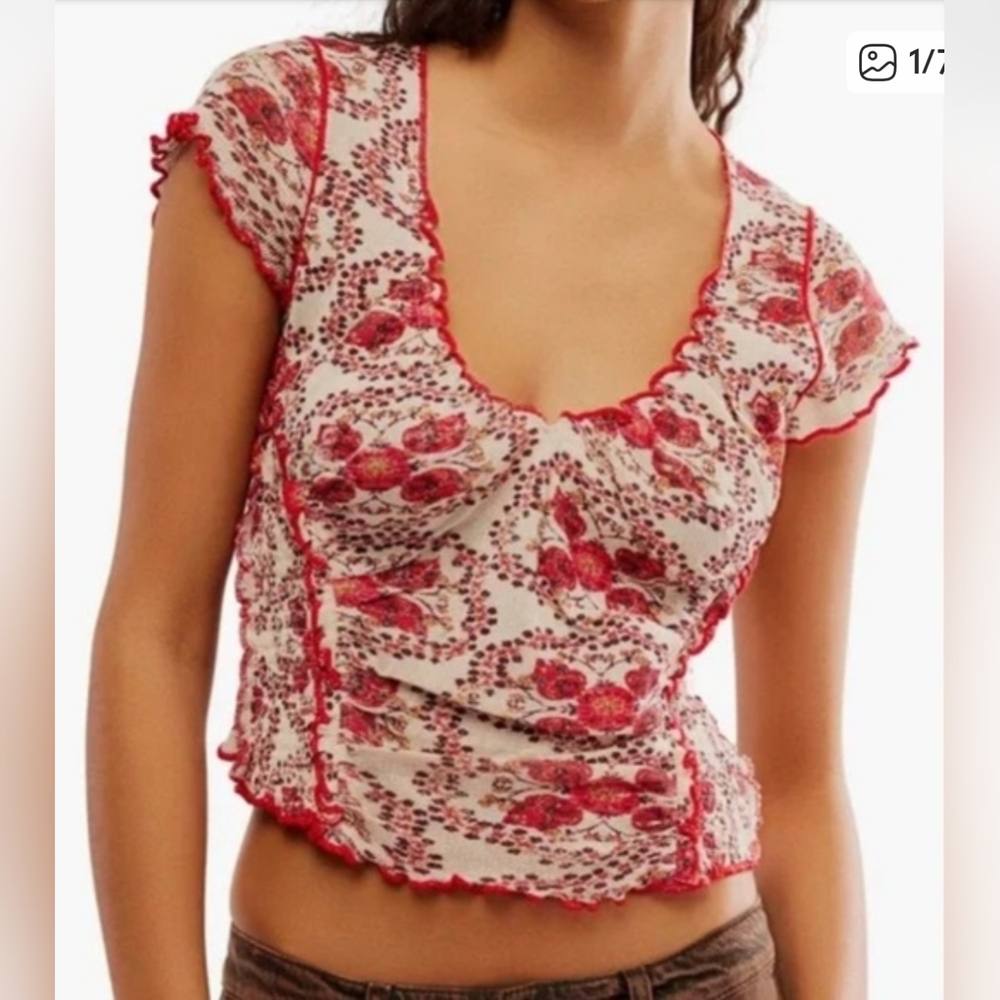 Free People Oh My Baby Tee Sz XS Top Sand Combo Floral Boho Cream Red